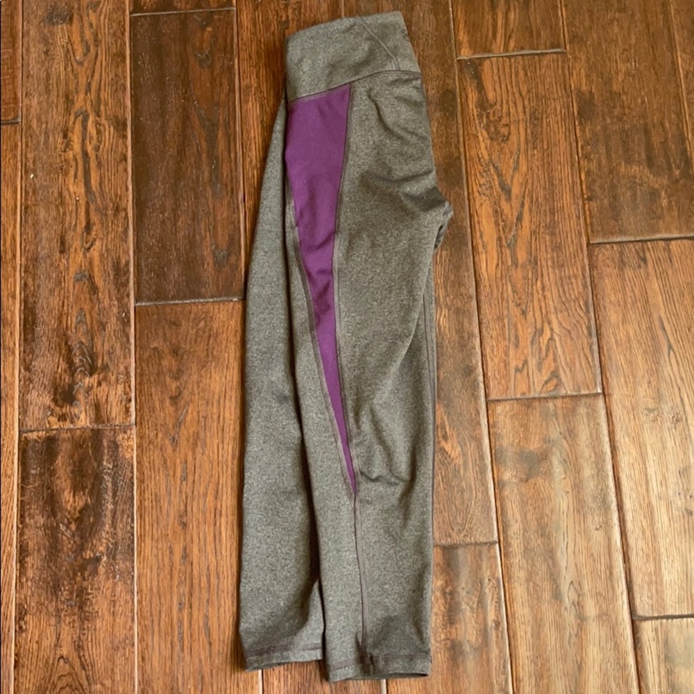 GIAM 3/4 length leggings purple and grey small